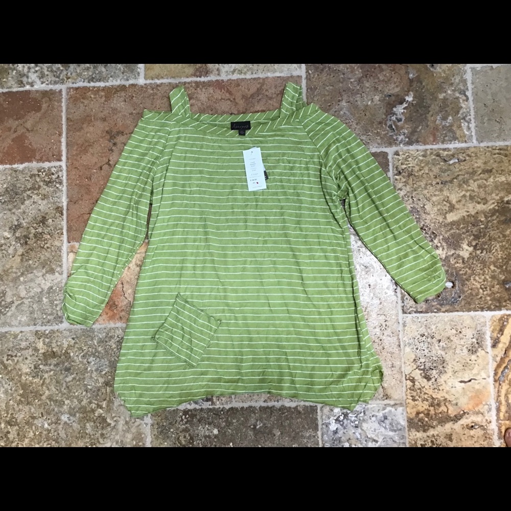 NWT! Apropos Top - XL